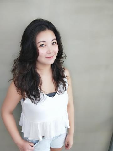 Gongsheng - 我是kiki?

是一位髮型工作者
是一位很在乎每一位客人
的“髮型”也很重視“設計美感”更加在乎您們的“髮質”

每一位進來共生的客人
裡面有最真誠的笑容 
最感動的服務
最好的技術
帶給您?
由您來體驗！

✴服務店家：共生Gongsheng

✴住址 ：高雄市四維三路130號

✴預約電話 ：07 335-2990

✴營業時間 ：
週一休
                       