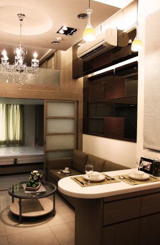 力豪設計有限公司 - 建築型式：新成屋 / 電梯華廈座落位置：台北市 / 羅斯福路空間坪數：10坪家庭成員：兩大、一小室內格局：兩房、兩廳主要風格：簡約-現代主要建材：木皮、壁紙、茶鏡、明鏡、噴砂玻璃、油漆、人造石、超耐磨木地板、金屬烤漆、人造皮革主要軟件：訂製家具、造型燈具、繃布板