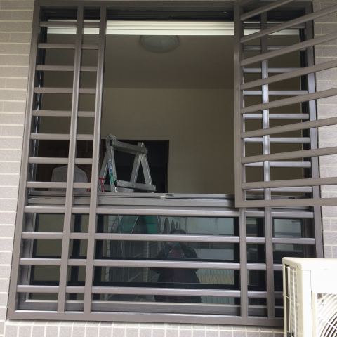 陳昱翔 - 日式防盜窗+逃生門