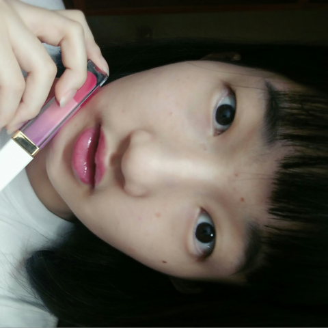 提供模特兒服務的專家Louise