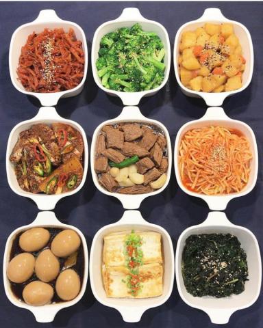 蘇秀真 - 我都是比較家常菜,尤其蔬菜是非常重要的,但是我比較注重均衡,肉,蛋,菜

如果不嫌棄,我提供煮好的飯菜至府上喔