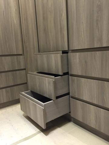 墨根空間設計股份有限公司 - 頭份 透天案
主臥更衣式進口系統櫃.