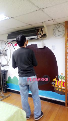 空調家電清潔維修 - 公家單位冷氣清潔保養工程內機外殼已拆卸完成