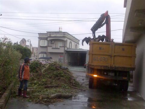 龍騰園林 - 各種社區學校清運垃圾，清潔搬家等工作