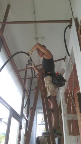 新尖端工程公司 - 