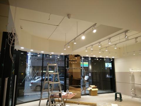 水電裝修 - 店面裝修，電燈安裝一式