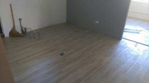 永祿地板工程 - 大家好  我是一名pvc塑膠地板工程的師傅 至於經驗有七年以上  希望能為你服務到最好 價錢公道 做事細心 該用甚麼方式施工就用甚麼方式 施工 絕不偷工減料 讓你有舒適環境 也讓你滿意 