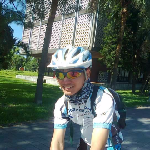 提供溫罐刮痧服務的專家溫立言