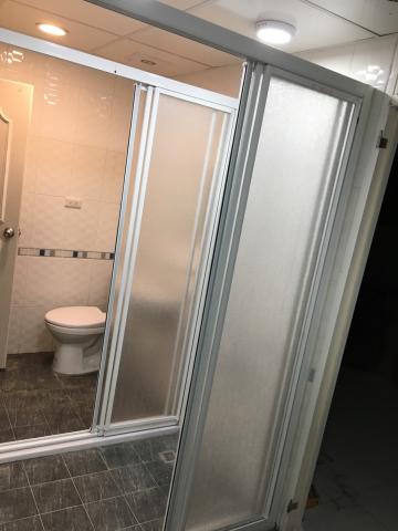 旭盛水電工程 - 淋浴拉門安裝