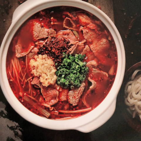 提供餐點服務的專家周承宥