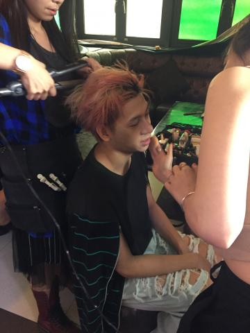 凝聚力音樂娛樂有限公司 - 專屬彩妝師跟拍藝人MV拍攝