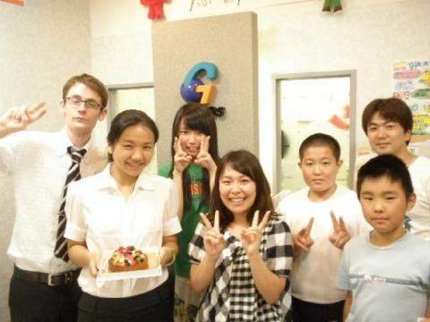 丁丁工作室 - 在日本連鎖補習班GEOS擔任美語老師2年。學生涵蓋小朋友到成人。