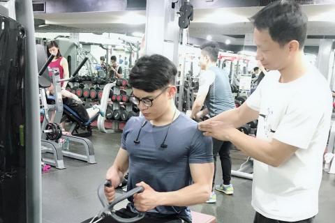 CY Wu - 學生Steven machine坐姿划船