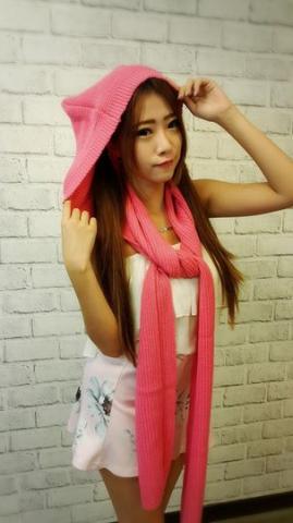 赫菈文創整合行銷有限公司 - 自家藝人網紅+商業攝影
(產品：帽T)