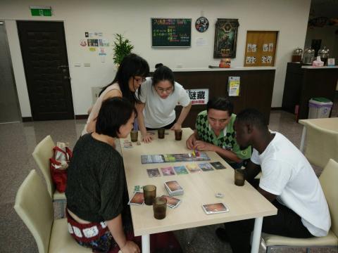 古力斯線上英語教室 - 英語桌遊課程