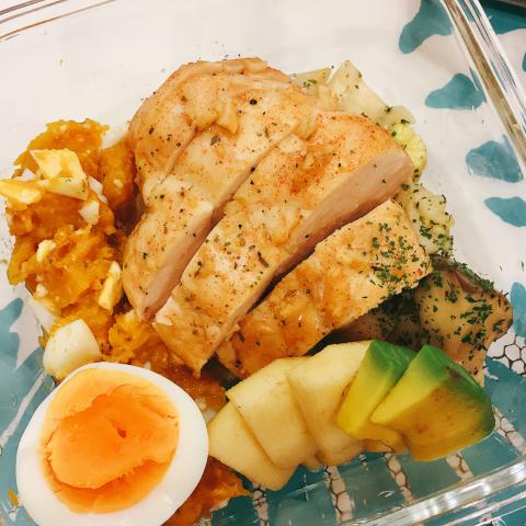 您的小幫手久安娜 - 嫩嫩的烤雞胸肉健身餐