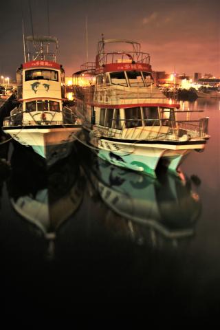 東台灣深度玩家自由行 - 花蓮港口夜攝"倒影"