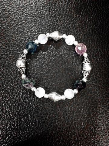 Attract Studio - 客製化手作
用現成素材，量身客製化您所需要的商品。