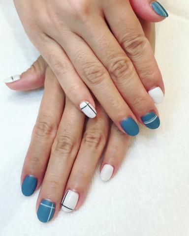 Jessica nail　西卡美甲日記 - 簡潔霧面藍白OL