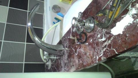 统理水电 - 浴缸龍頭五件组更換。