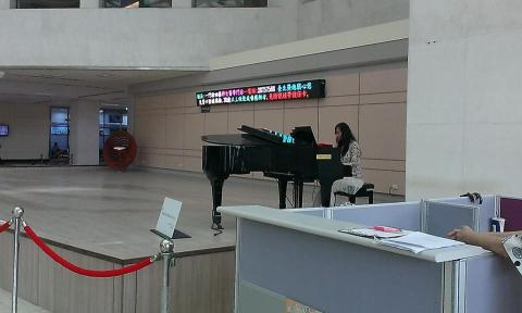 米莉安的藝術弄 - 在台北榮總擔任音樂志工時