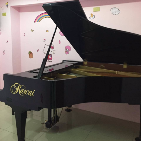 家家鋼琴學苑 - 教室上課使用的演奏鋼琴