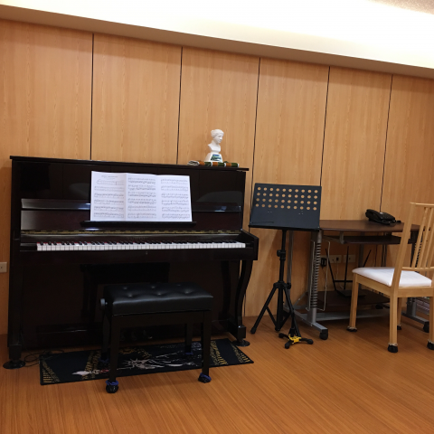 葉心儀 - 綻放音樂工作室（於板橋），歡迎到音樂工作室，與cindy老師一起學鋼琴，認識音樂的美好。