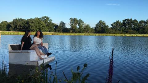 輔仁大學應用美術系 - You can sleep on the bed just like sleeping on the lake