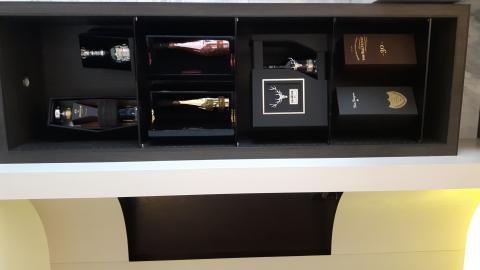 逸築室內裝修設計 - 系統吊酒櫃