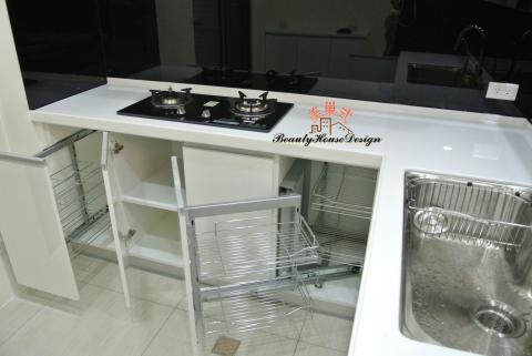 美巢式空間規劃設計有限公司 - 現代Ｌ型廚具，讓女主人收納不在需要太多額外的櫃子。