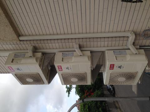 冷氣空調維修行 - 整齊劃一，一直是本公司的自我要求。