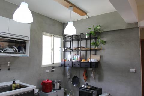 和怡室內裝修工程有限公司 - 安藤忠雄清水混泥土風格，在處理壁面漆作時，工法上有格外用心。