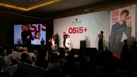 丁丁工作室 - 現場逐步口譯知名髮品商研習會