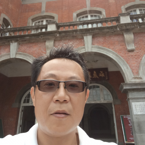 提供租車七人座台北服務的專家黃正和