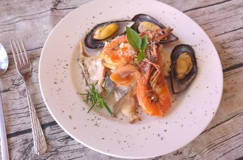 微糖小朱烘焙餐飲 - 海鮮燉飯