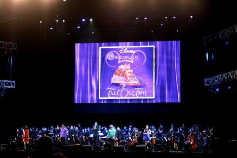 陳逸勳小提琴老師 - 多次參與台北愛樂青年管弦樂團的演出：迪士尼台北小巨蛋好萊屋音樂會一景