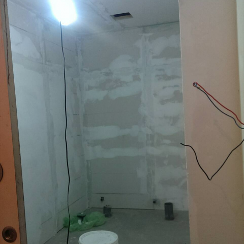 油漆承包 - 這是小弟我的作品施作批土！
參考看看！