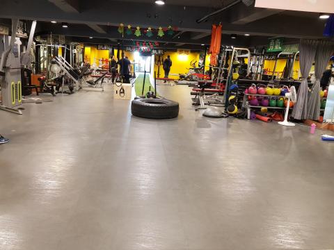 Mo-Mo私人教練工作室 - 空地很多  挑戰著教練的專業 與 創意
