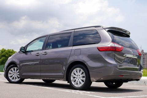 財哥國際旅遊 - 七人座休旅車