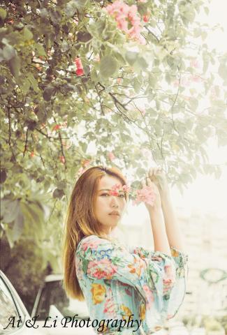 周靄里 - 個人風格寫真創作(4)
臉書搜尋：周靄里