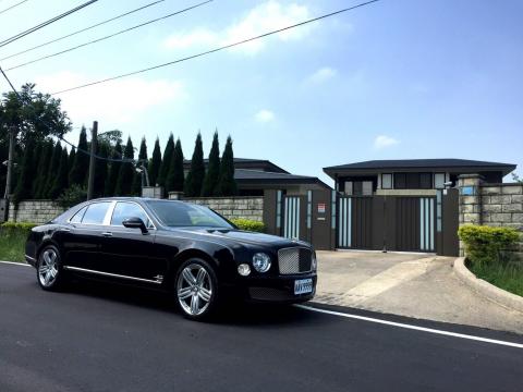 陳建瑋 - 專業結婚禮車、商務接送、會展擺設