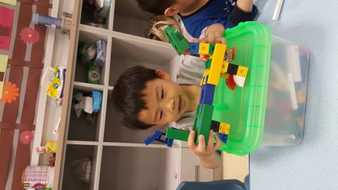 育彩程式設計 - 4歲La SY積木潛能開發 
愛上學的恐龍