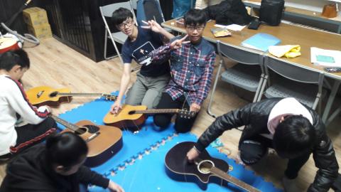 吉他速成教學 - 教換弦