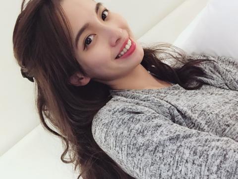 一間髮藝 - A-pin設計師  染髮作品

美麗的空姐 因為工作的關係髮色而有所限制
溝通諮詢髮色後 選擇幫她染上非常有氣質的髮色

真的超適合她的喲&hearts;️ 過年前活動 滿三千折四百 滿六千折八百 以此類推&hearts;️ 燙染都有折扣喔～  快預約我吧?? #taiwan #taipei #hair #haircut #haircolor  #hairprem #美容室 #美髮師 #Apin設計師  #作品撮り #甜