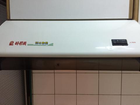 阿國清潔企業社 昊駿工程行 - 廚房是最多油垢的地方，也是最難清理，《阿國清潔企業》不但把30幾年的老舊廚房積了不少油垢，通通去除，就像新的房子一樣。