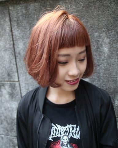 一間髮藝 - A-pin染
打造專屬個人風格髮色 極短瀏海 個性風格?
單眼相機拍攝 真是好玩?? #hair #hairstyle #haircut #haircolor #電棒捲 #carrot #hairsalon #bonbonhair2店 #taiwan #taipei #中山 #zara #uniqlo #光點台北 #風格 #cannon #urbanselect #誠品 #hairdesig
