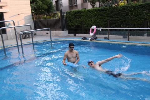 游馥宇 - 利用浮板教學捷式划手