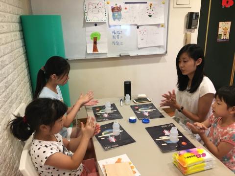 劉昕宜 - 夏令營，在實際操作前透過小模型，來模擬與測試，以及小組討論。