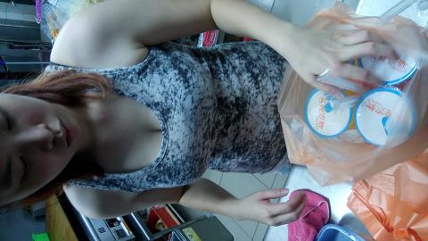 保證讓妳（你）滿意～（鴻哥） - 雞排店員工-笨笨