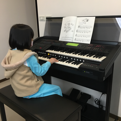 葉心儀 - 幼兒鋼琴啟蒙到府教學。